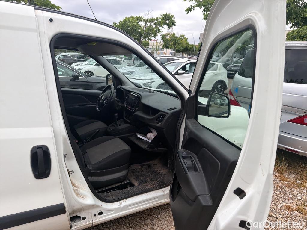  Fiat  Doblo FIAT Doblò Cargo/2015/4P/furgón derivado de turismo Cargo SX 1.6 Mjet 66kW (90CV) (AC) #11