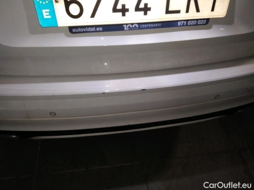  Volvo  XC60 VOLVO  / 2017 / 5P / todoterreno 2.0 B4 D AWD R-Design Auto #9