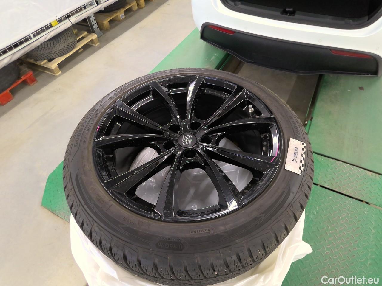  Tesla  Model Y  Long-Range AWD #2
