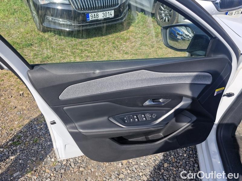  Peugeot  308 -SW  (P5) (2021)  SW 1.5BHDi 130 Allure AT #8