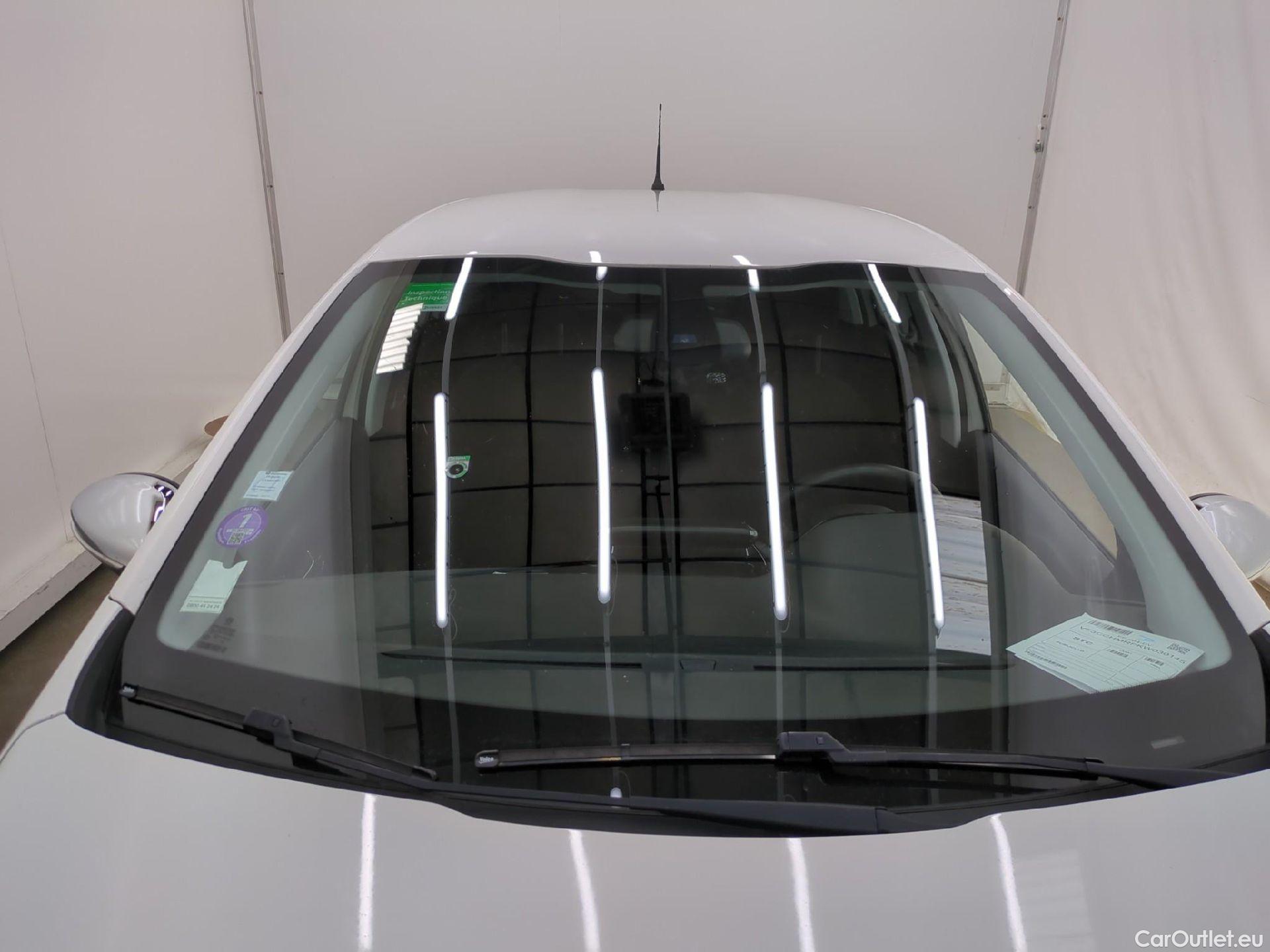  Peugeot  208  Signature 1.2 PureTech 80CV BVM5 E6dT #1
