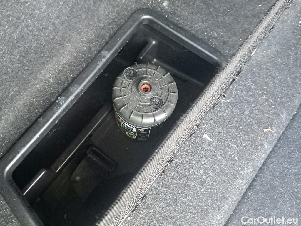  Bmw  Serie 3 BMW  / 2018 / 4P / sedán 318d Auto. #24