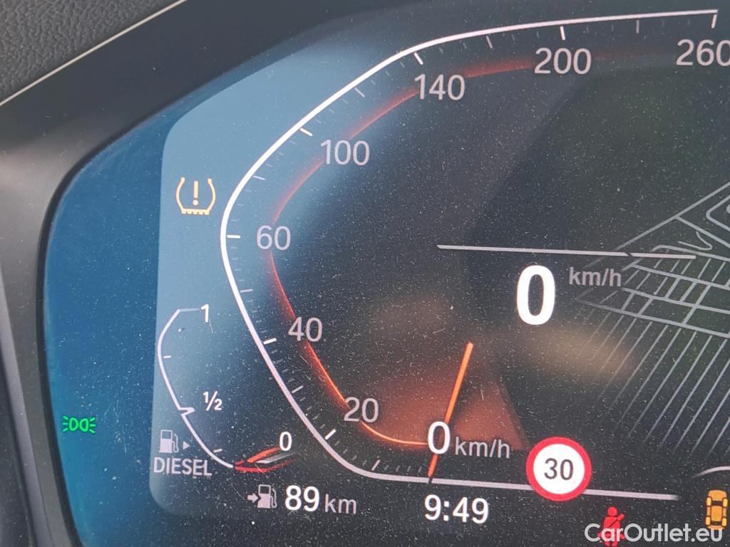  Bmw  Serie 3 BMW  / 2018 / 4P / sedán 318d Auto. #48