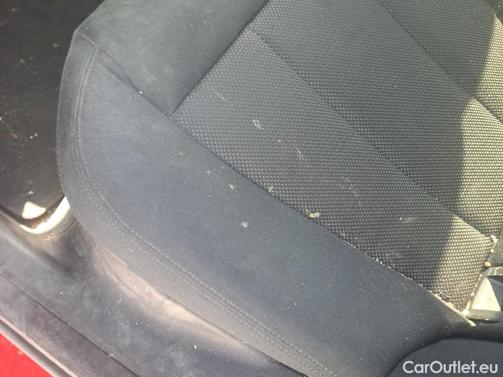  Bmw  Serie 3 BMW  / 2018 / 4P / sedán 318d Auto. #32