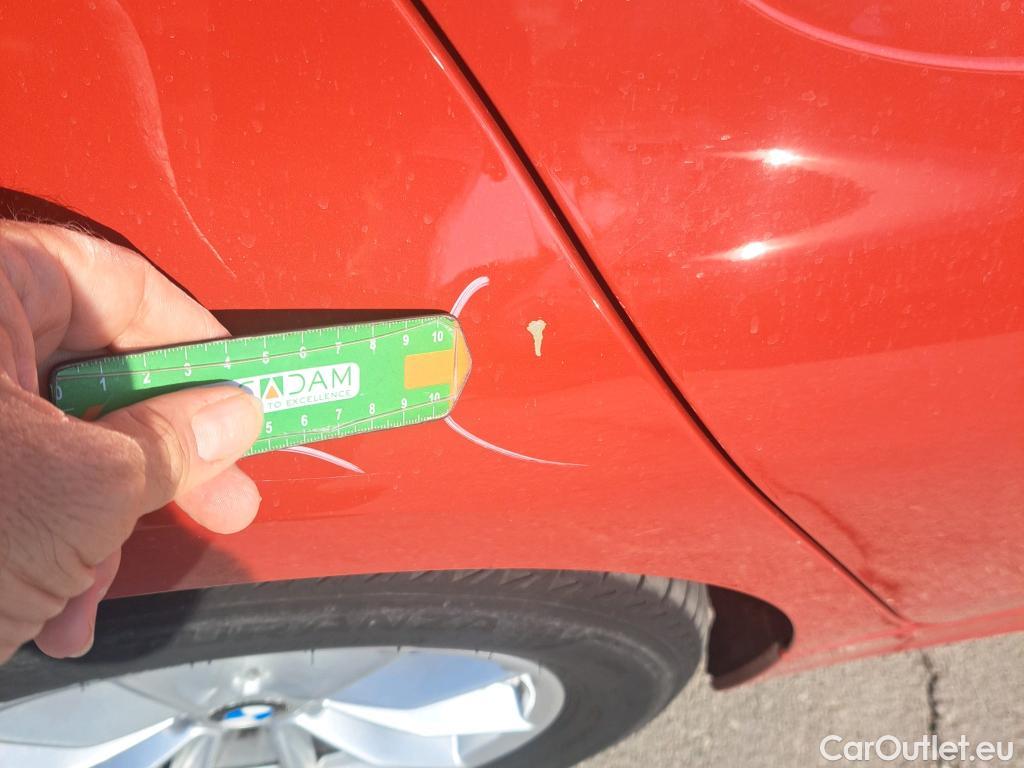  Bmw  Serie 3 BMW  / 2018 / 4P / sedán 318d Auto. #27
