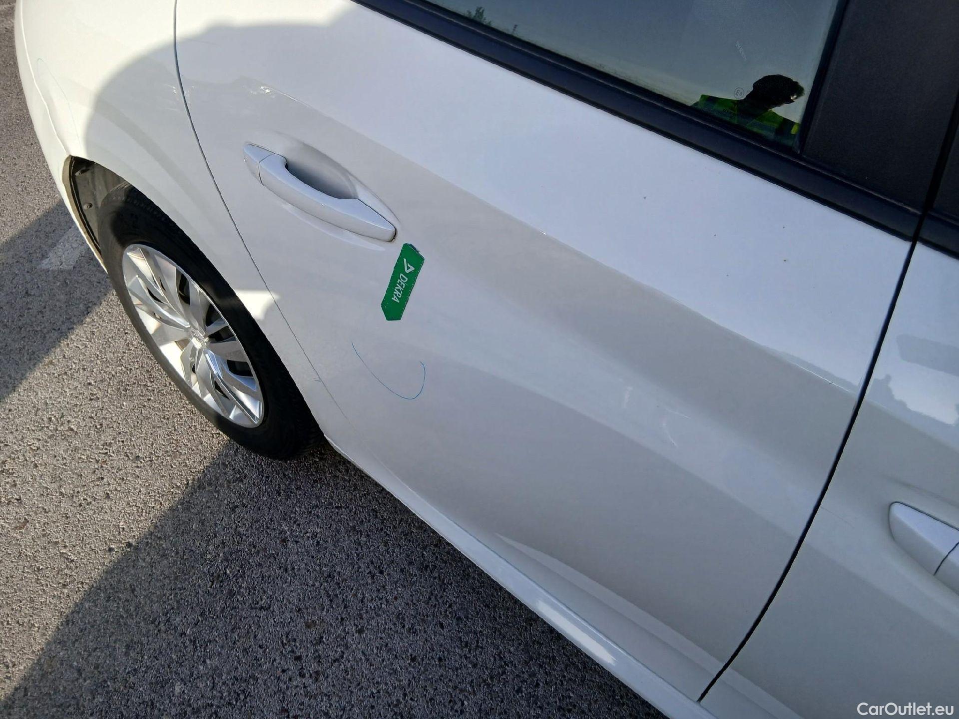  Peugeot  208 PEUGEOT  / 2019 / 5P / berlina con portón BlueHDi 73kW (100CV) Active #26
