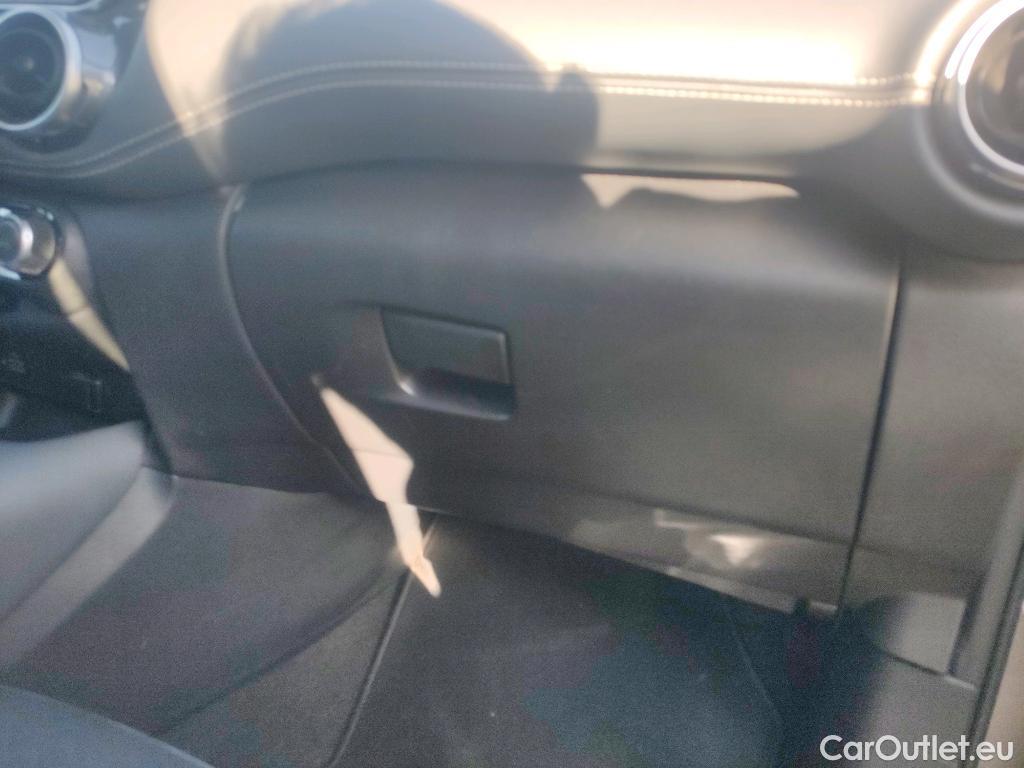  Nissan  Juke NISSAN  / 2019 / 5P / crossover DIG-T 84 kW (114 CV) DCT 7 V N-Connecta (AC2) #3
