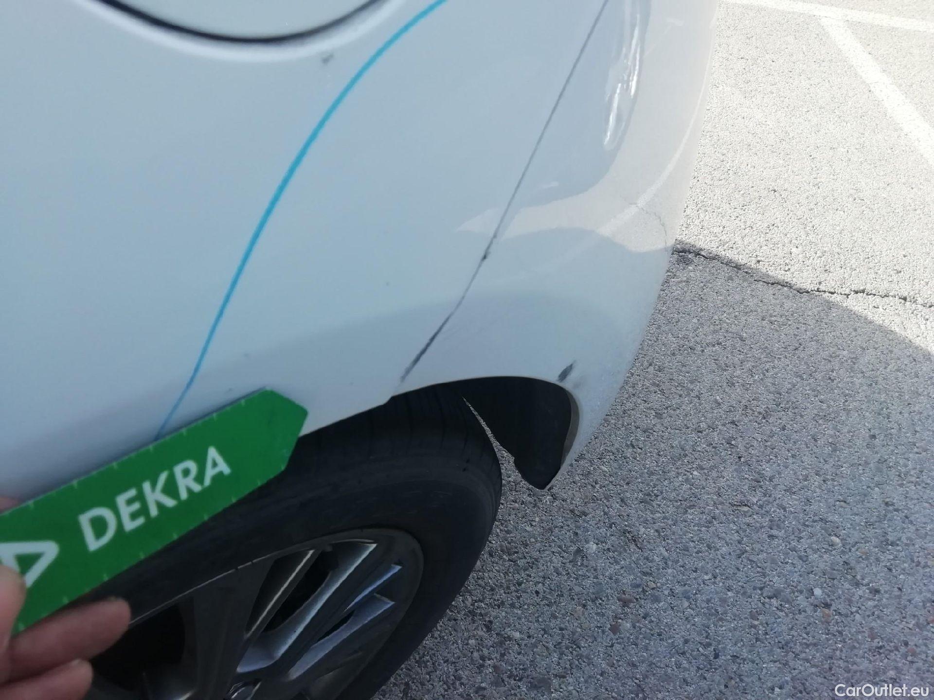  Toyota  Yaris TOYOTA  / 2017 / 5P / berlina con portón 1.5 Hybrid Active #12
