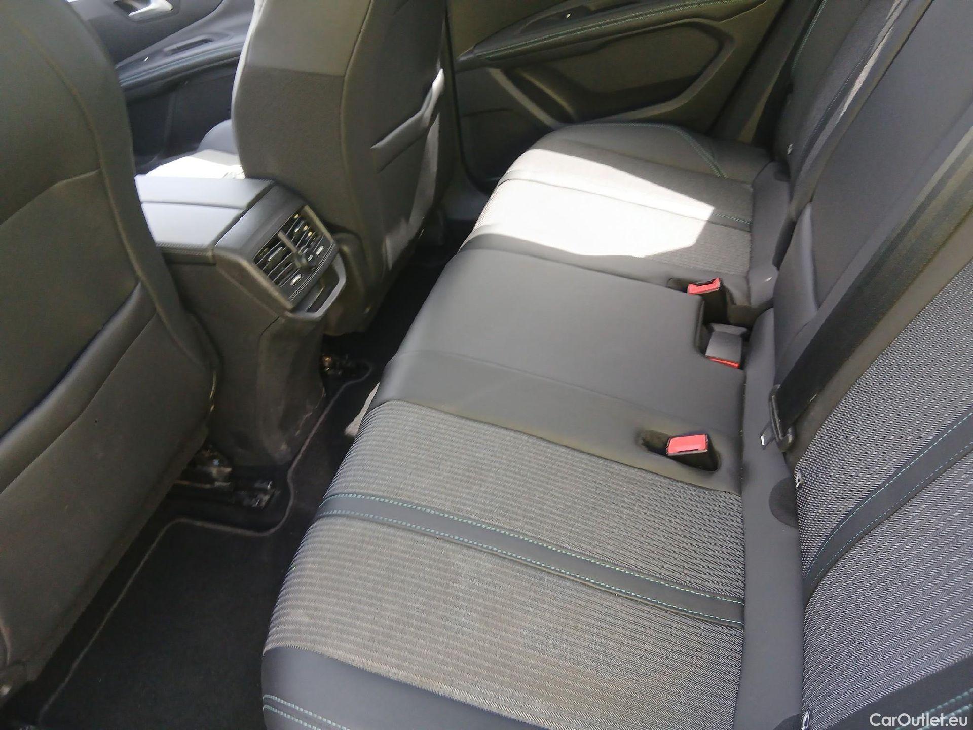  Peugeot  3008 PEUGEOT  / 2020 / 5P / todoterreno 1.5 BlueHDi 96kW (130CV) S&S Allure EAT8 #19