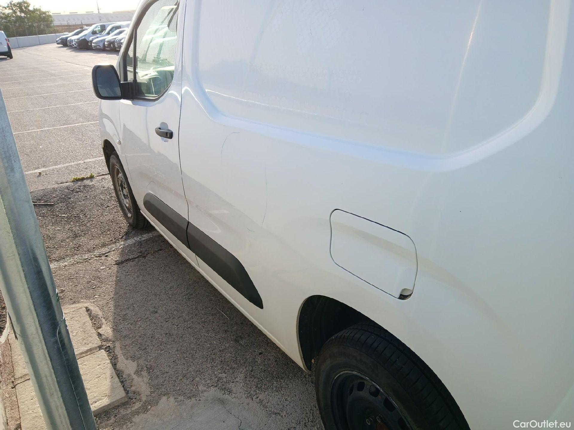  Citroen  Berlingo CITROEN  / 2018 / 3P / furgón derivado de turismo Talla M BlueHDi 100 CONTROL (AC2) #19