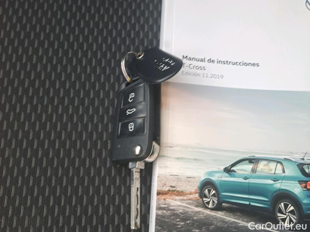  Volkswagen  T-CROSS VOLKSWAGEN  / 2018 / 5P / todoterreno Edition 1.0 TSI 70kW (95CV) #2