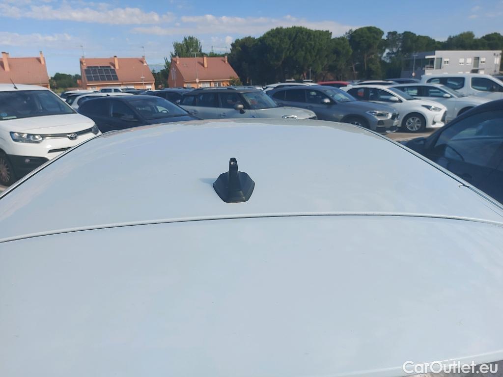  Renault  Zoe RENAULT  / 2019 / 5P / berlina con portón Life 80 kW R110 Bateria 40kWh #25
