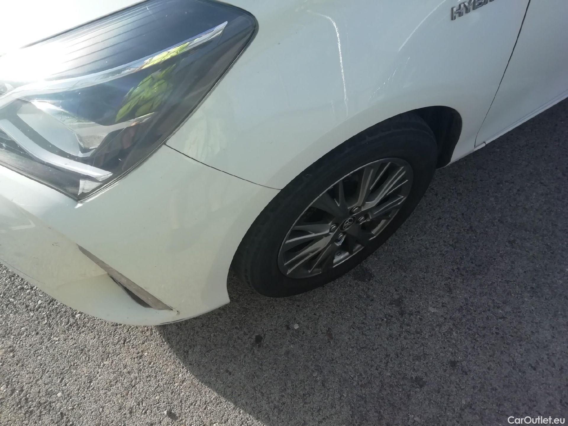 Toyota  Yaris TOYOTA  / 2017 / 5P / berlina con portón 1.5 Hybrid Active #4