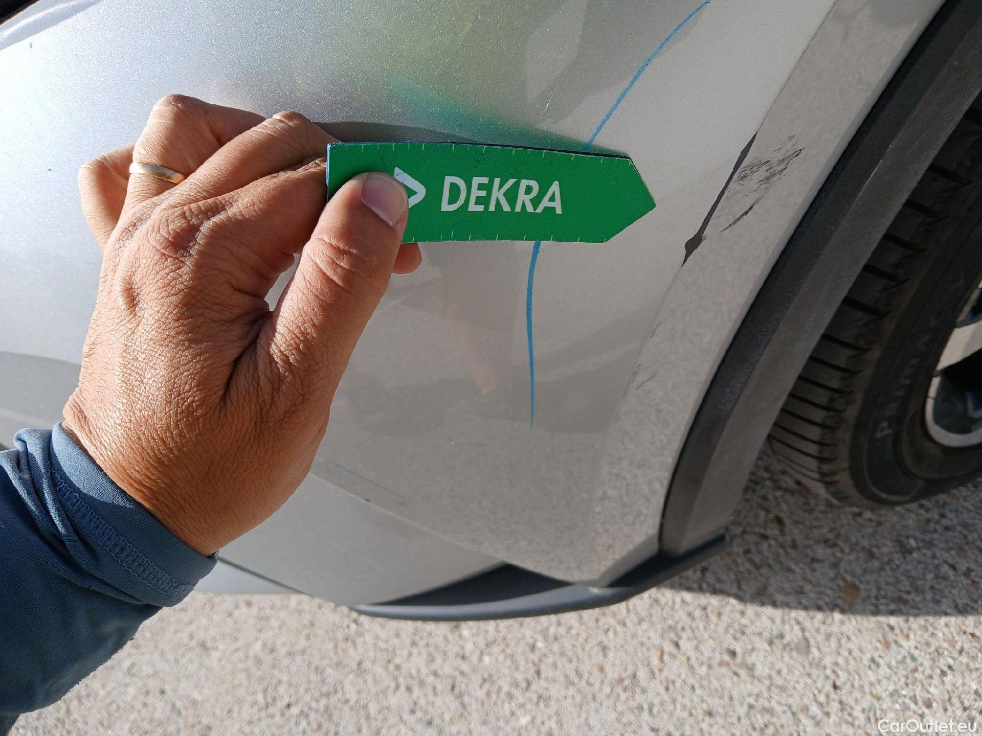  Toyota  C-HR TOYOTA  / 2019 / 5P / todoterreno 2.0 180H Advance #3