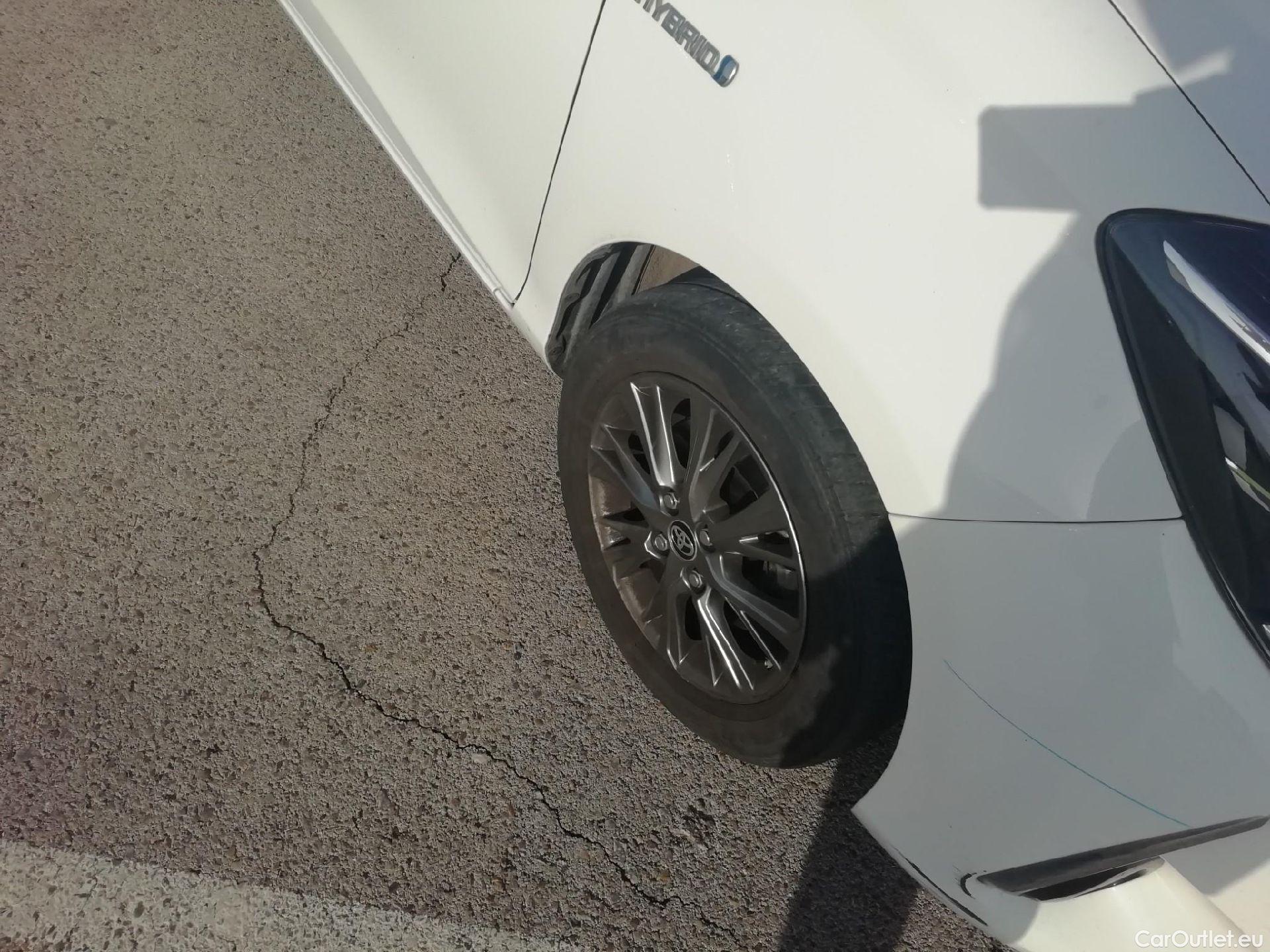  Toyota  Yaris TOYOTA  / 2017 / 5P / berlina con portón 1.5 Hybrid Active #7