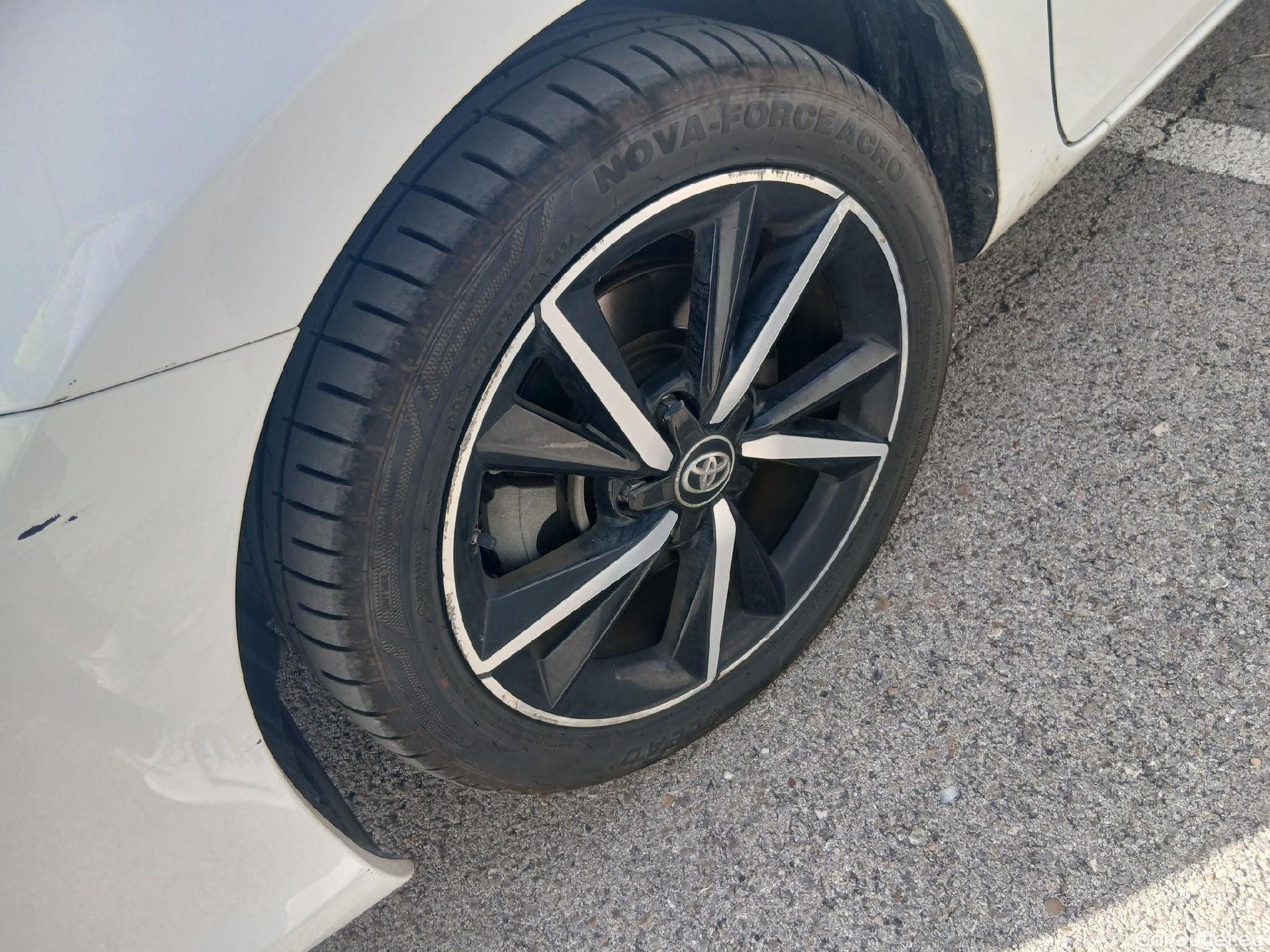  Toyota  Auris TOYOTA  5p 2G berlina con portón 1.8 140H Hybrid Feel! Edition #13