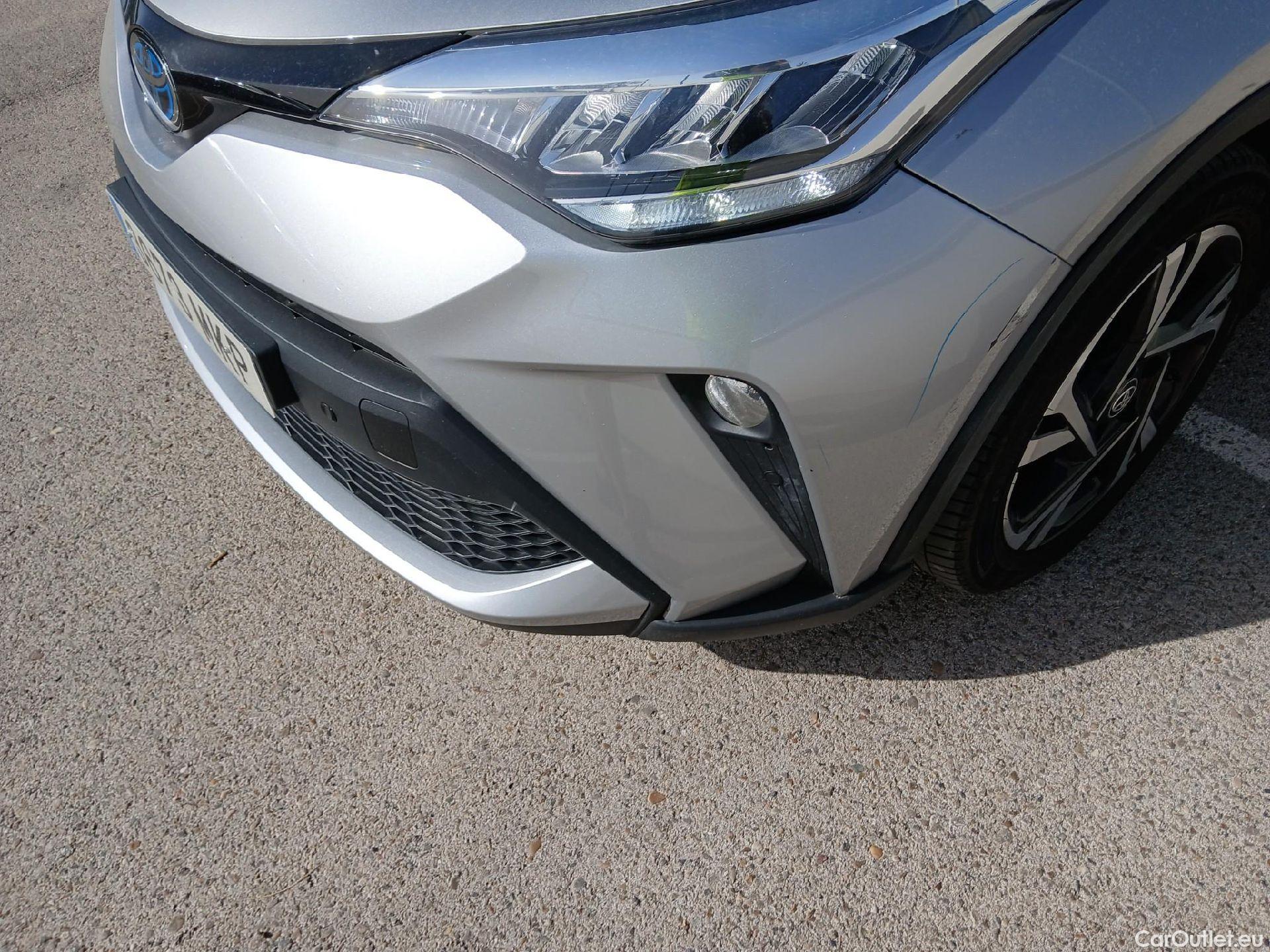  Toyota  C-HR TOYOTA  / 2019 / 5P / todoterreno 2.0 180H Advance #4