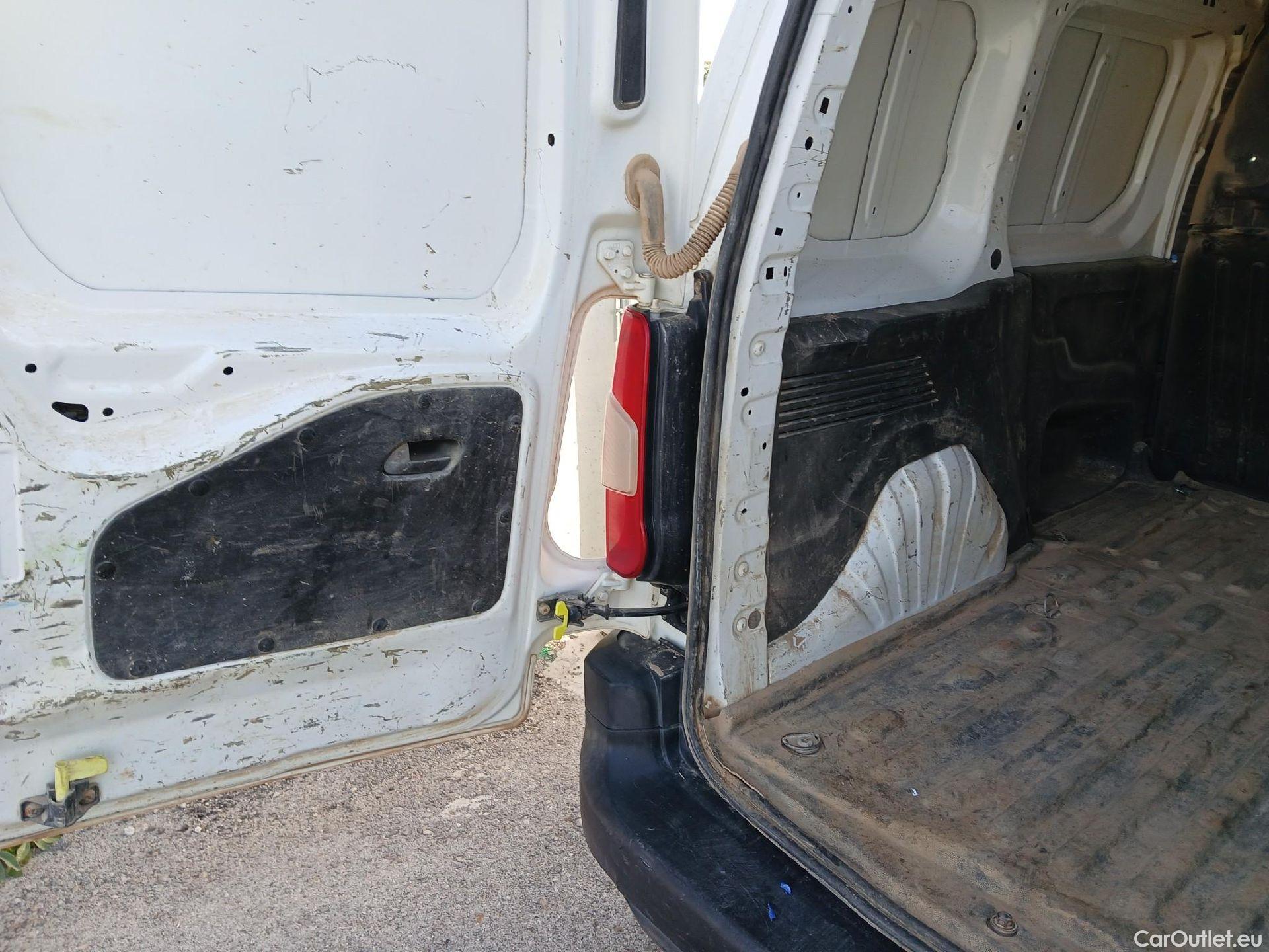  Citroen  Berlingo CITROEN  / 2018 / 3P / furgón derivado de turismo Talla M BlueHDi 100 CONTROL (AC2) #10