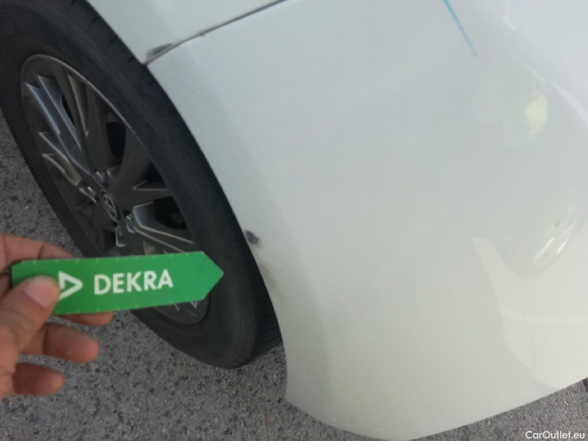  Toyota  Yaris TOYOTA  / 2017 / 5P / berlina con portón 1.5 Hybrid Active #15