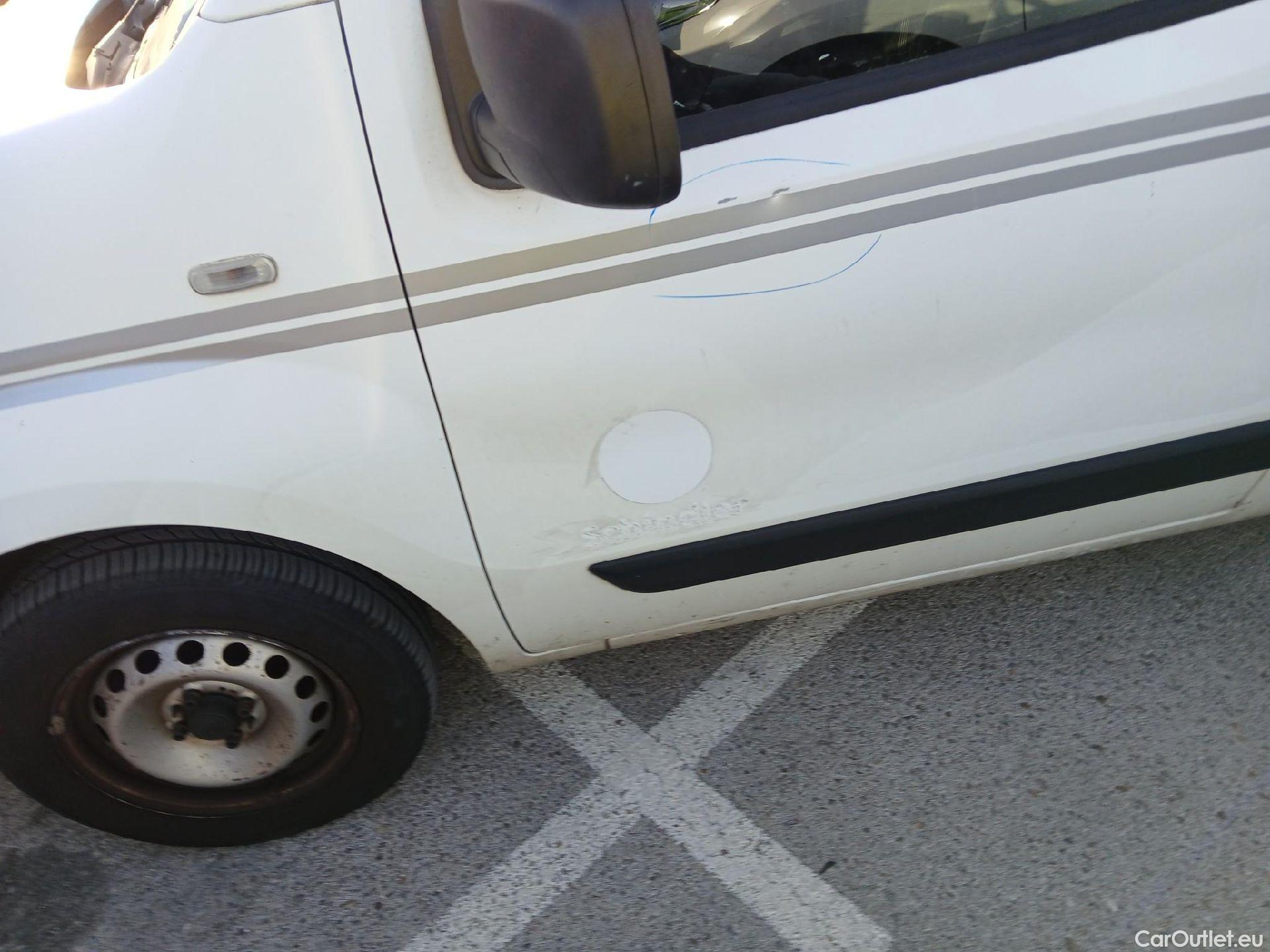  Fiat  Fiorino FIAT  / 2016 / 3P / furgón derivado de turismo Cargo Base 1.3 Mjet 59kW (80CV) E6 #17