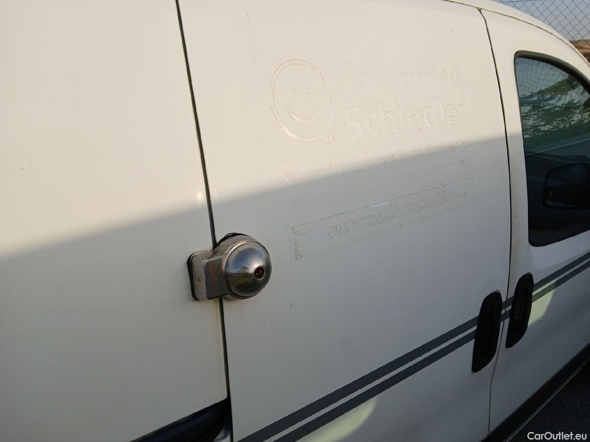  Fiat  Fiorino FIAT  / 2016 / 3P / furgón derivado de turismo Cargo Base 1.3 Mjet 59kW (80CV) E6 #28