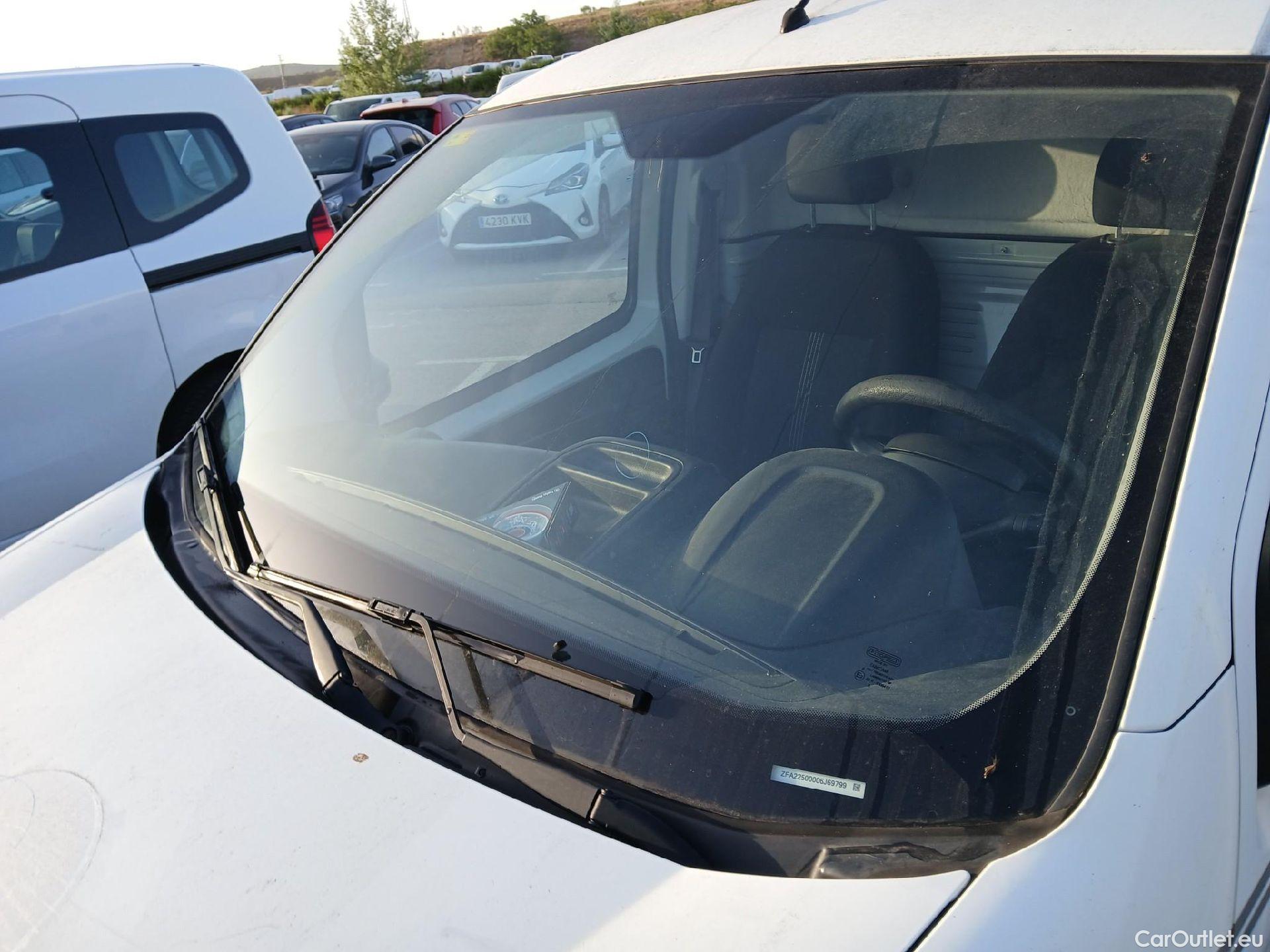  Fiat  Fiorino FIAT  / 2016 / 3P / furgón derivado de turismo Cargo Base 1.3 Mjet 59kW (80CV) E6 #15