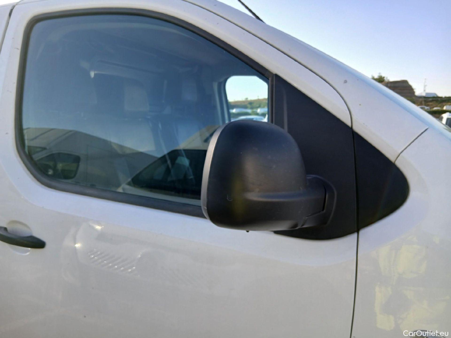  Peugeot  Expert PEUGEOT  / 2016 / 4P / furgón Furgón Premium 1.5 BlueHDi 100 Standard (AC) #44