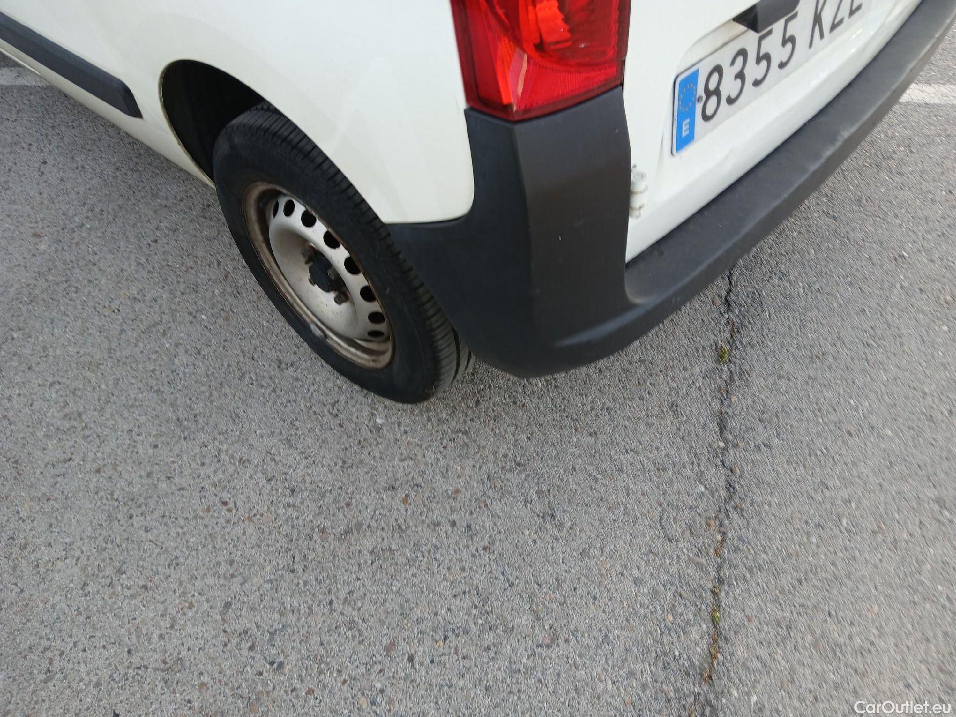  Fiat  Fiorino FIAT  / 2016 / 3P / furgón derivado de turismo Cargo Base 1.3 Mjet 59kW (80CV) E6 #21