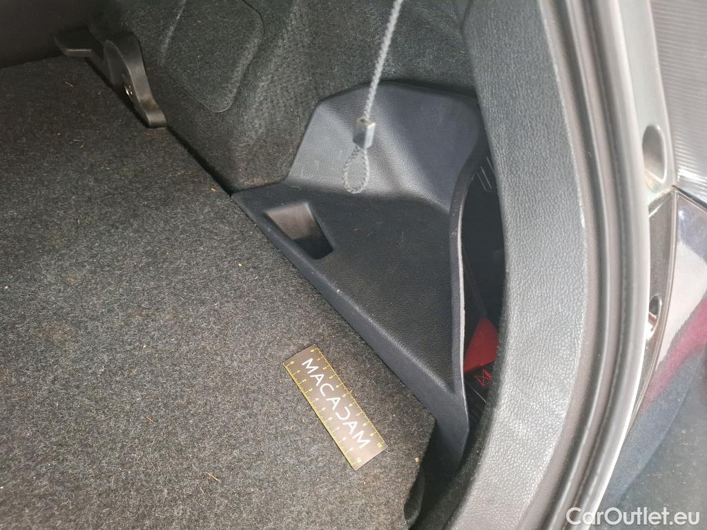  Toyota  Auris TOYOTA  5p Berline 1.8 HYBRID 136 CVT AUTO DESIGN BUSINESS #41