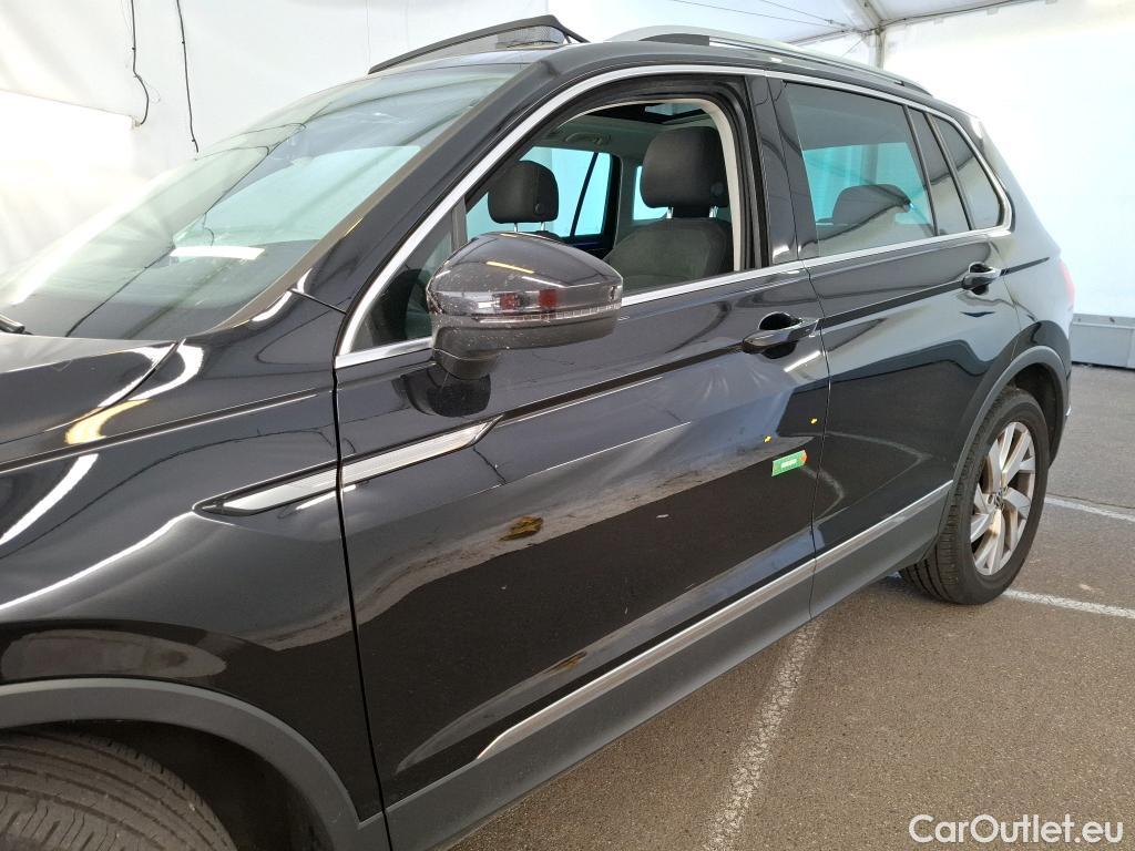 Volkswagen  Tiguan VOLKSWAGEN  / 2020 / 5P / SUV 2.0 TDI 150 DSG7 Elegance #25