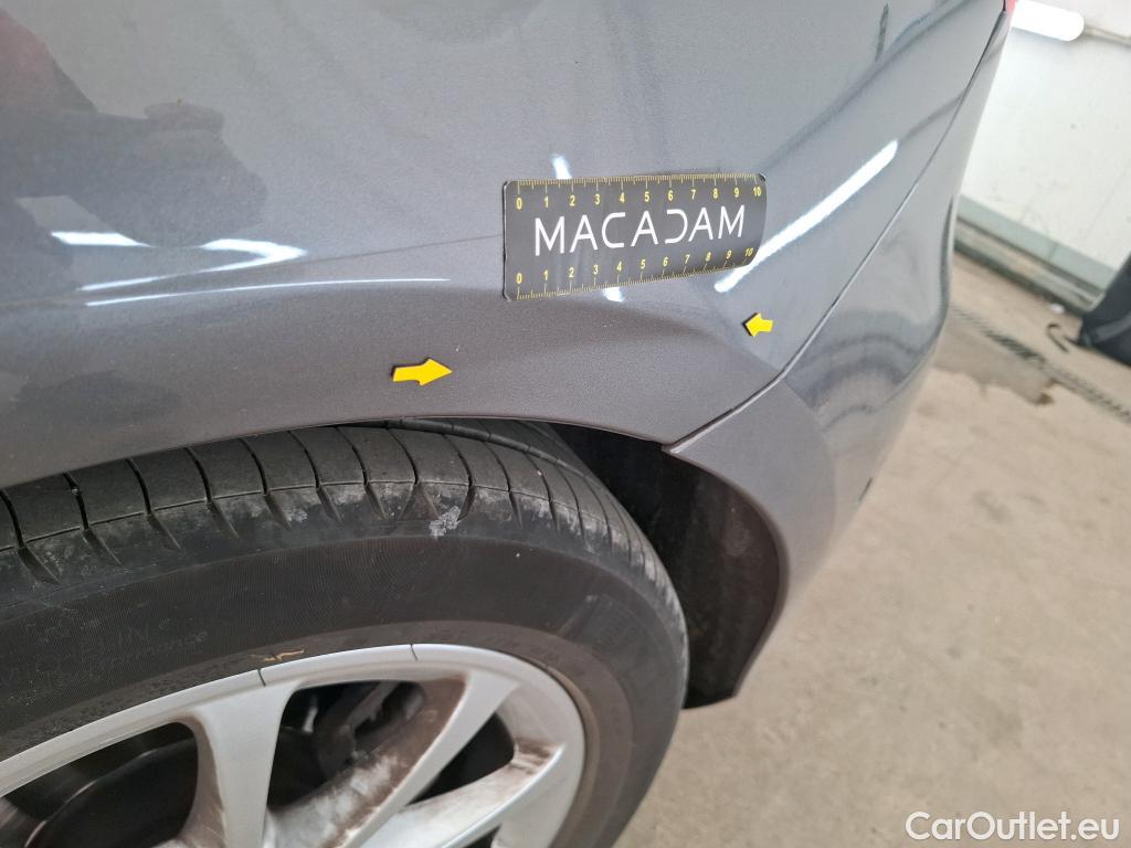  Mercedes  A-Klasse MERCEDES-BENZ Classe A Compact / 2018 / 5P / Berline A 180 d Progressive Line #4