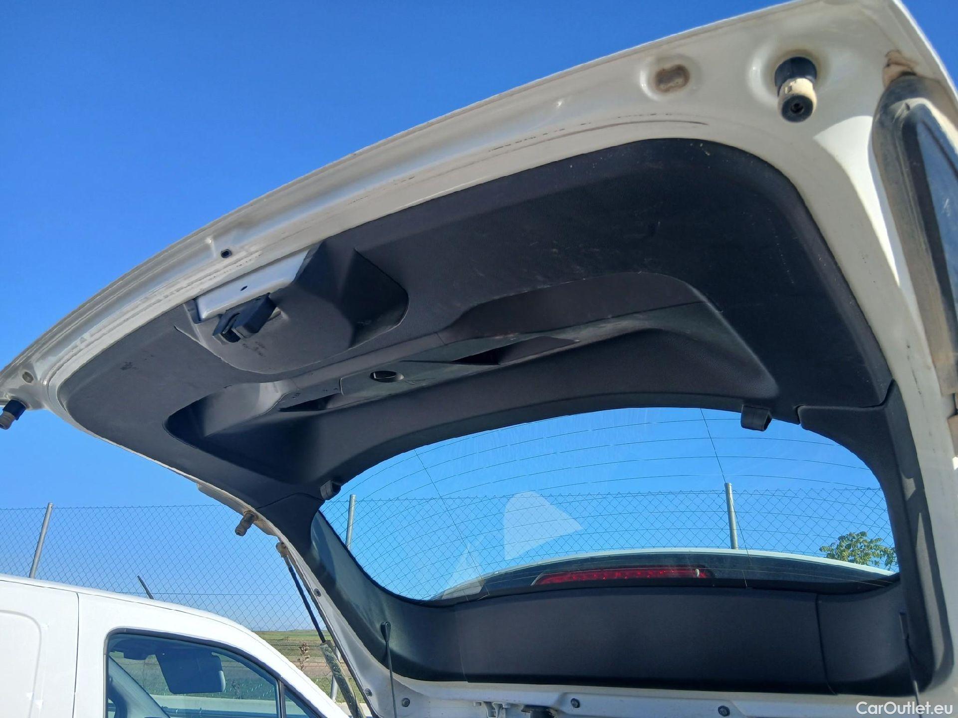  Peugeot  2008 PEUGEOT  / 2019 / 5P / todoterreno Active BlueHDI 81kW (110CV) #3