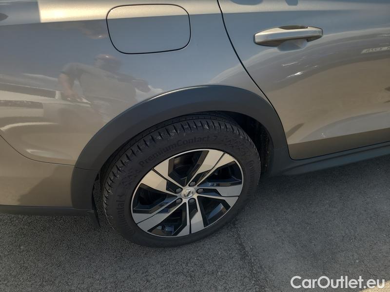  Volvo  V60  Cross Country (2018)  CC B5 Pro AWD AT #9
