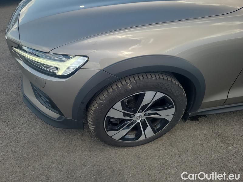  Volvo  V60  Cross Country (2018)  CC B5 Pro AWD AT #3