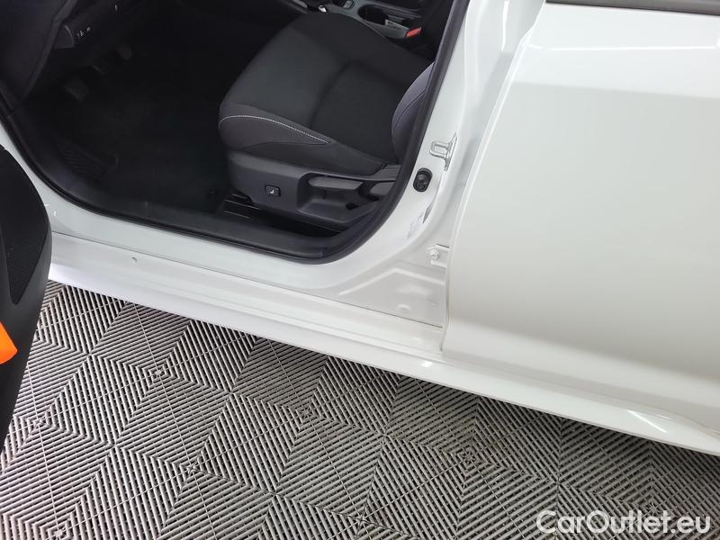 Toyota  Corolla  TouringSports (E21) (2019)  TS 1.2T Active #4