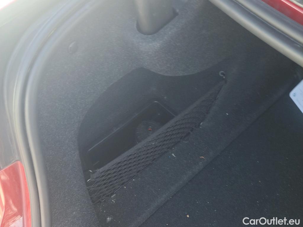  Bmw  Serie 3 BMW  / 2018 / 4P / sedán 318d Auto. #23