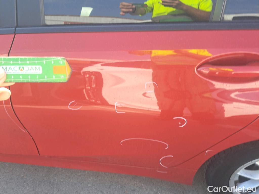  Bmw  Serie 3 BMW  / 2018 / 4P / sedán 318d Auto. #15