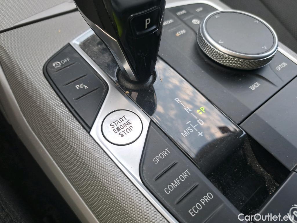  Bmw  Serie 3 BMW  / 2019 / 5P / familiar 318d Auto.Touring #29