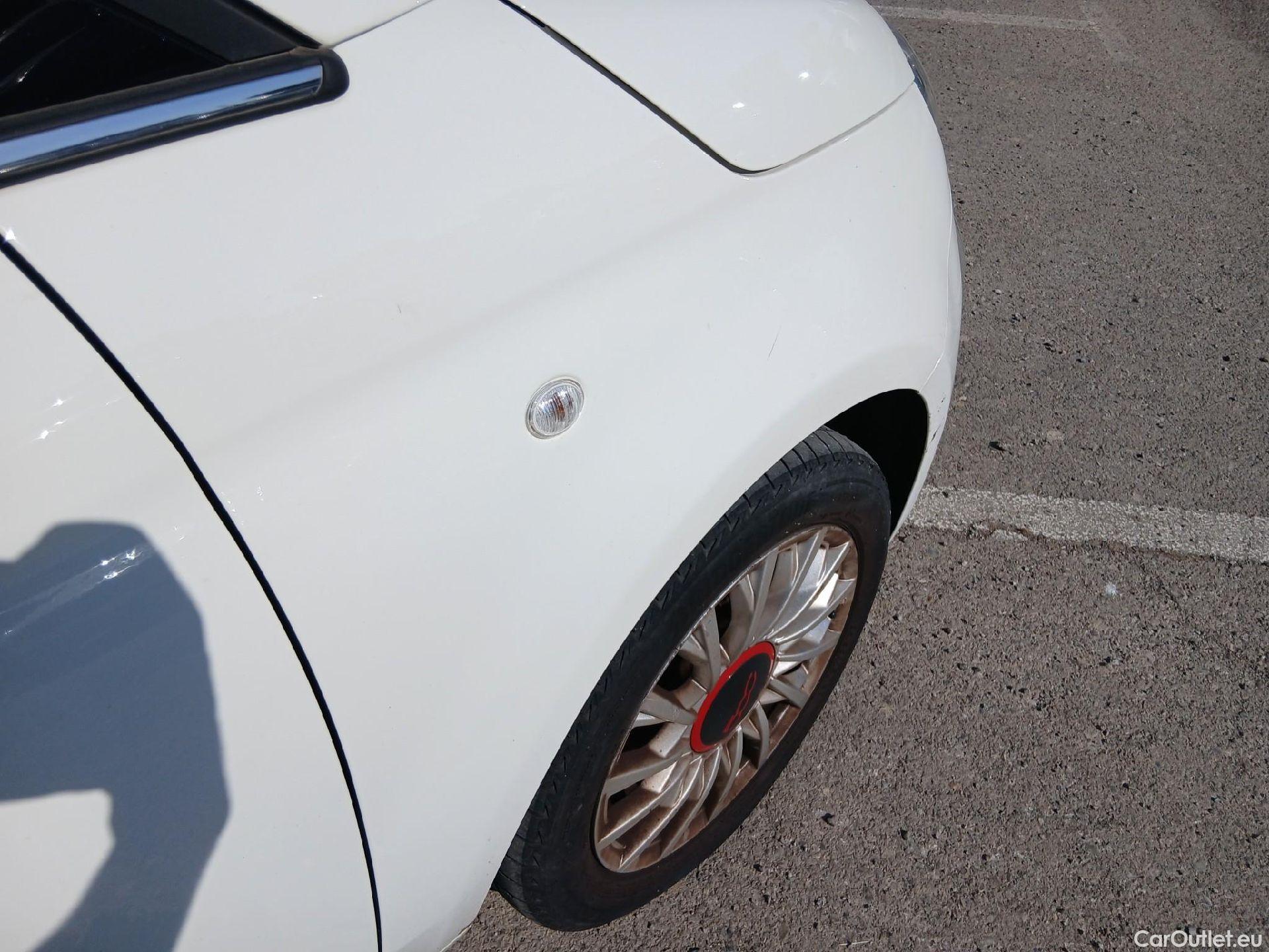 Fiat  500 FIAT  / 2015 / 3P / berlina con portón Red 1.0 Hybrid 51KW (70 CV)(SP)(SL) (AC4) #34