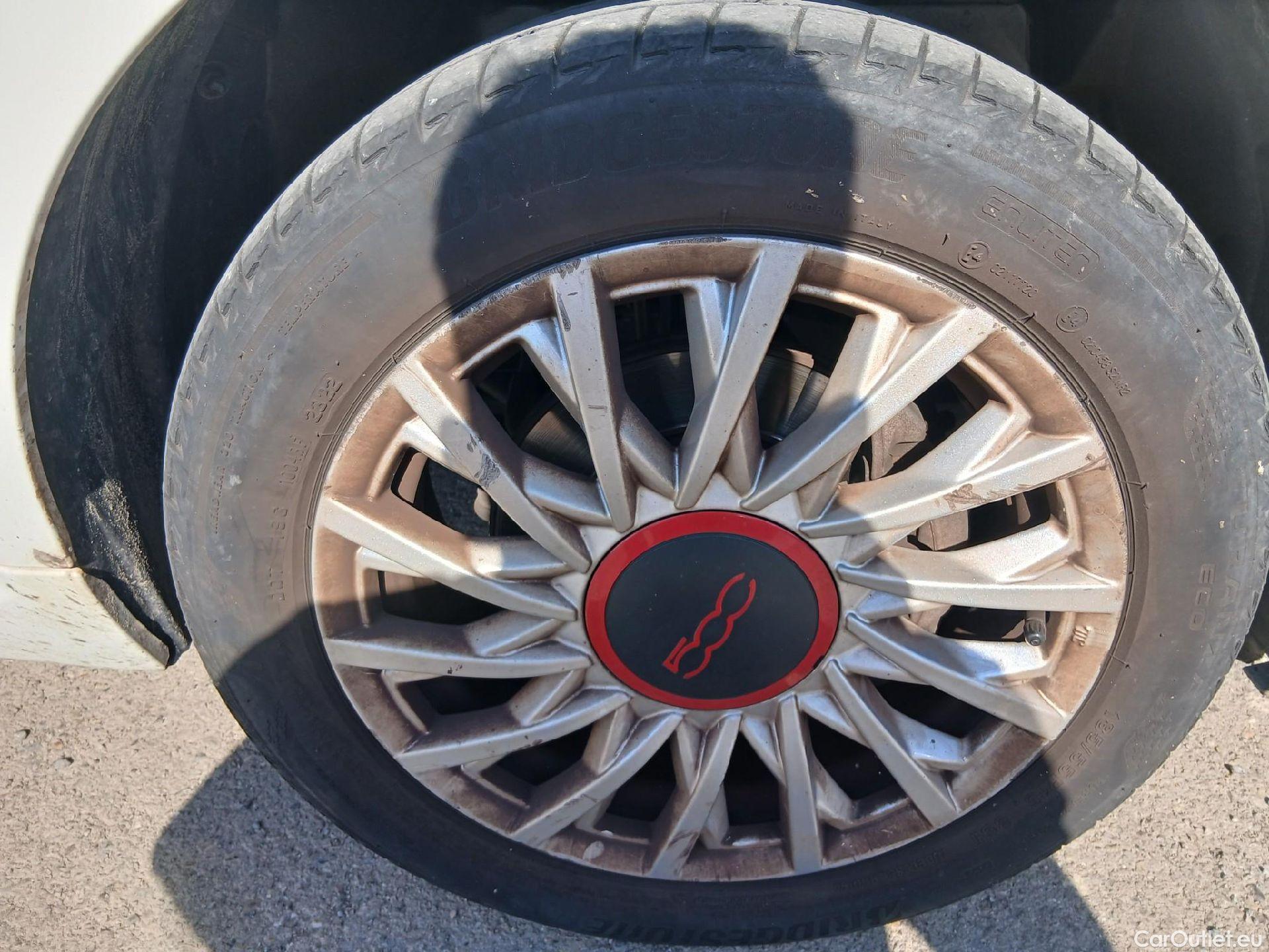  Fiat  500 FIAT  / 2015 / 3P / berlina con portón Red 1.0 Hybrid 51KW (70 CV)(SP)(SL) (AC4) #35