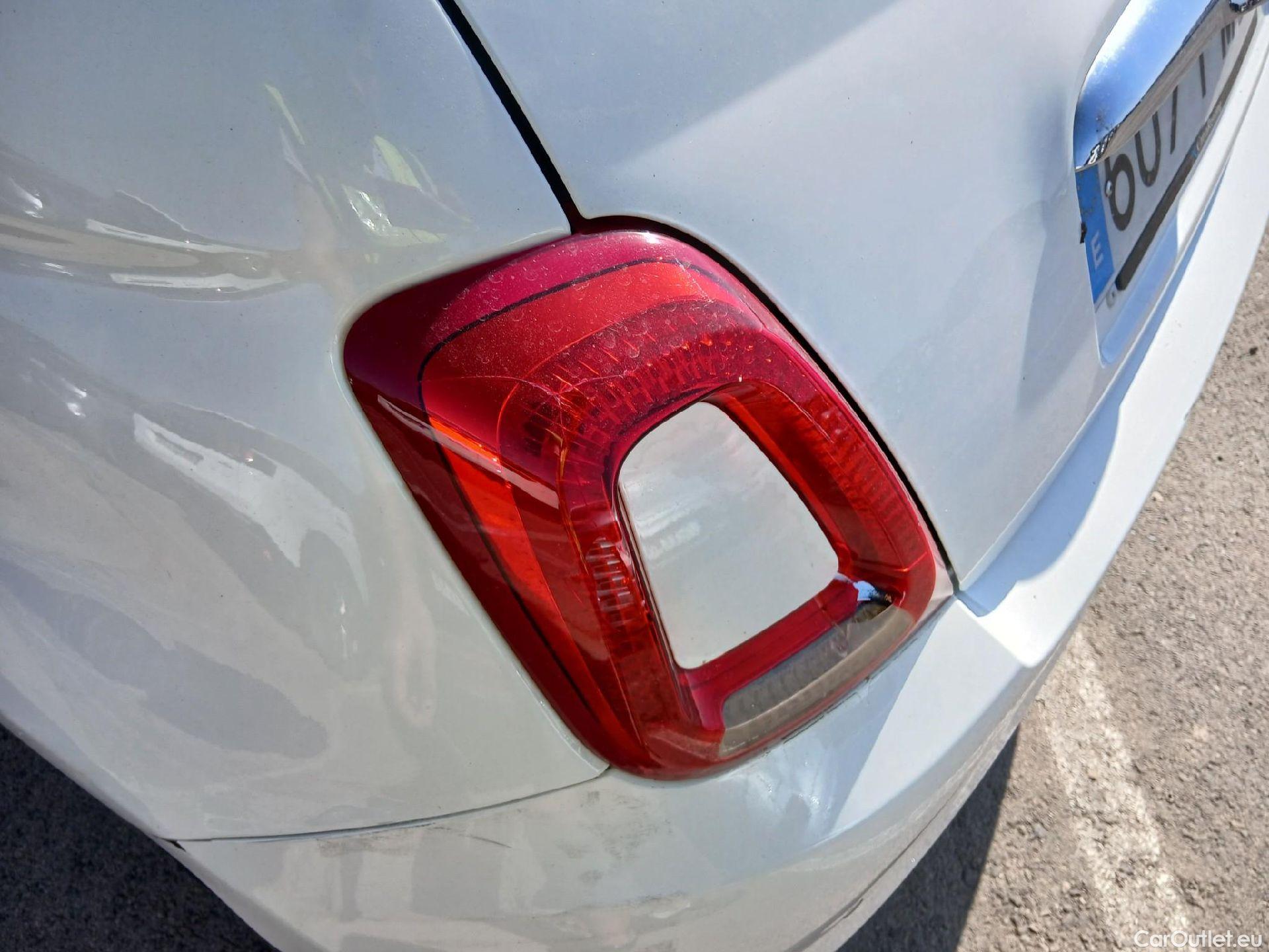  Fiat  500 FIAT  / 2015 / 3P / berlina con portón Red 1.0 Hybrid 51KW (70 CV)(SP)(SL) (AC4) #19