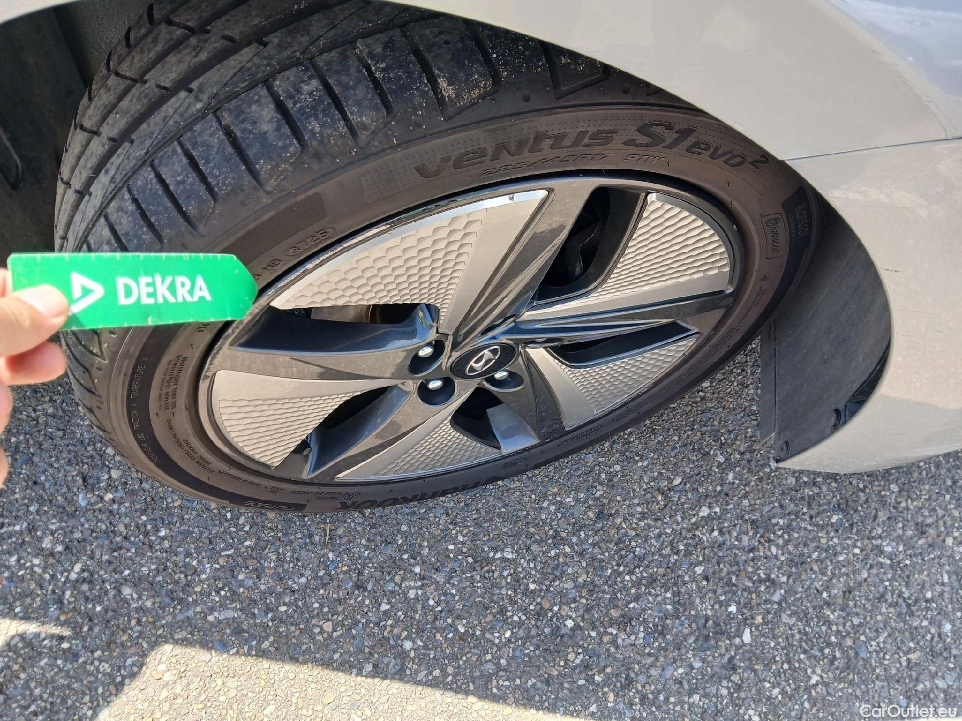  Hyundai   Ioniq HYUNDAI / 2019 / 5P / berlina con portón 1.6 GDI HEV Tecno DCT #25