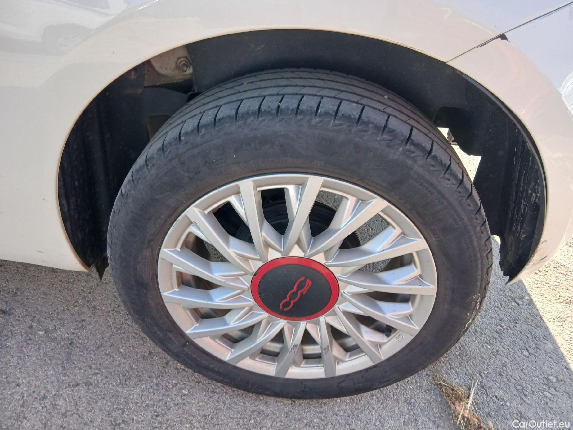  Fiat  500 FIAT  / 2015 / 3P / berlina con portón Red 1.0 Hybrid 51KW (70 CV)(SP)(SL) (AC4) #17