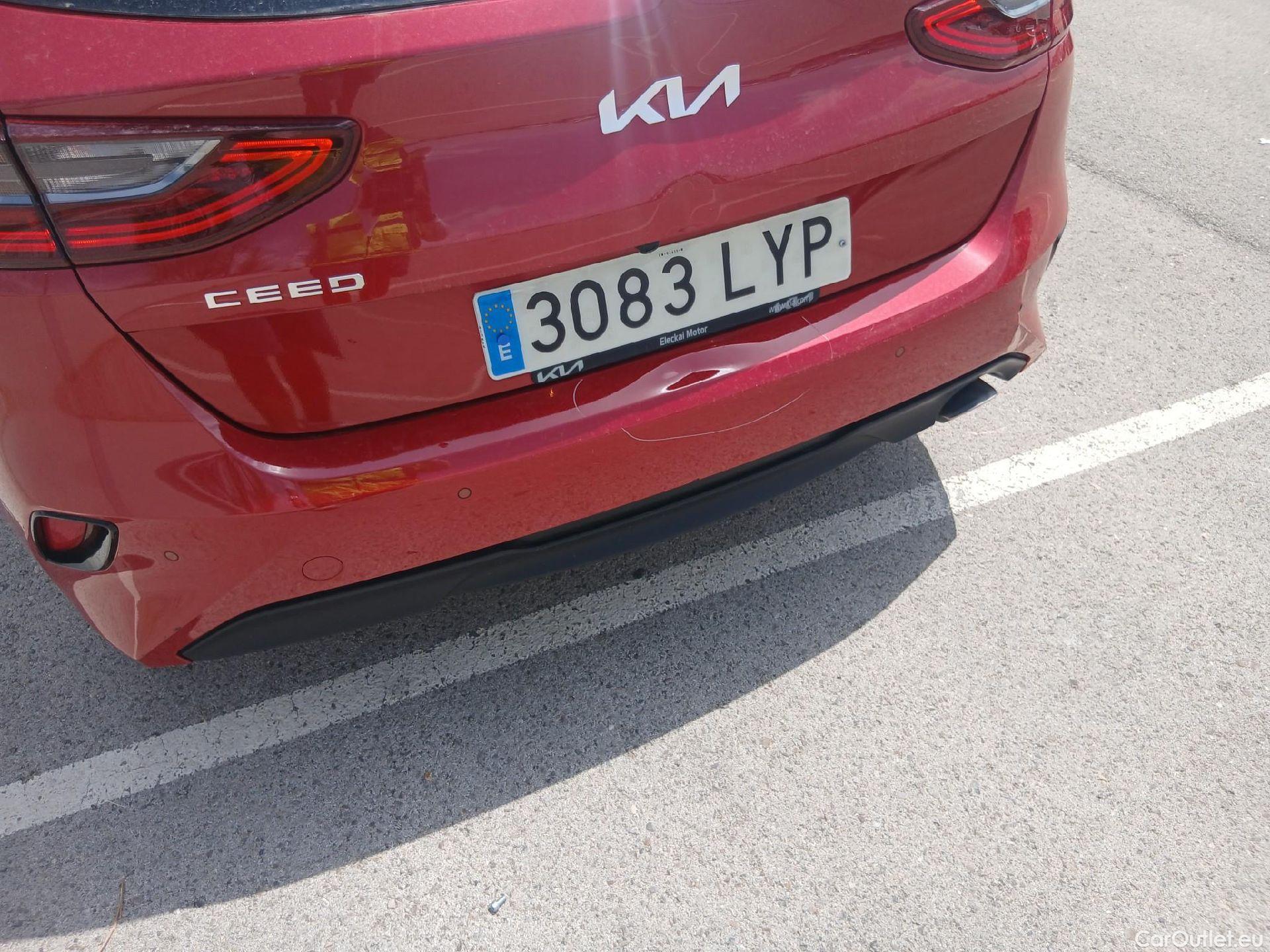  KIA  Cee'd KIA Ceed / 2021 / 5P / berlina con portón 1.0 T-GDi 88kW (120CV) Drive #18