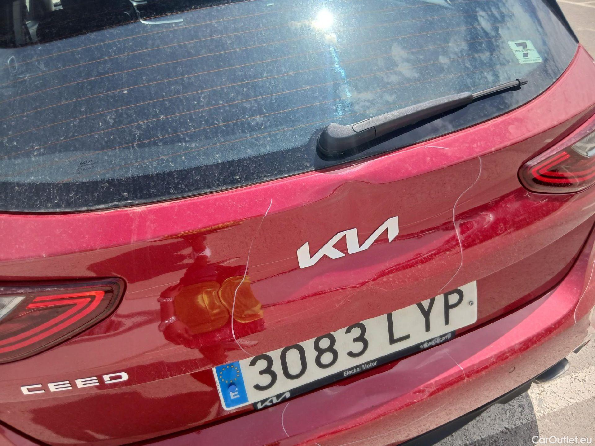  KIA  Cee'd KIA Ceed / 2021 / 5P / berlina con portón 1.0 T-GDi 88kW (120CV) Drive #20