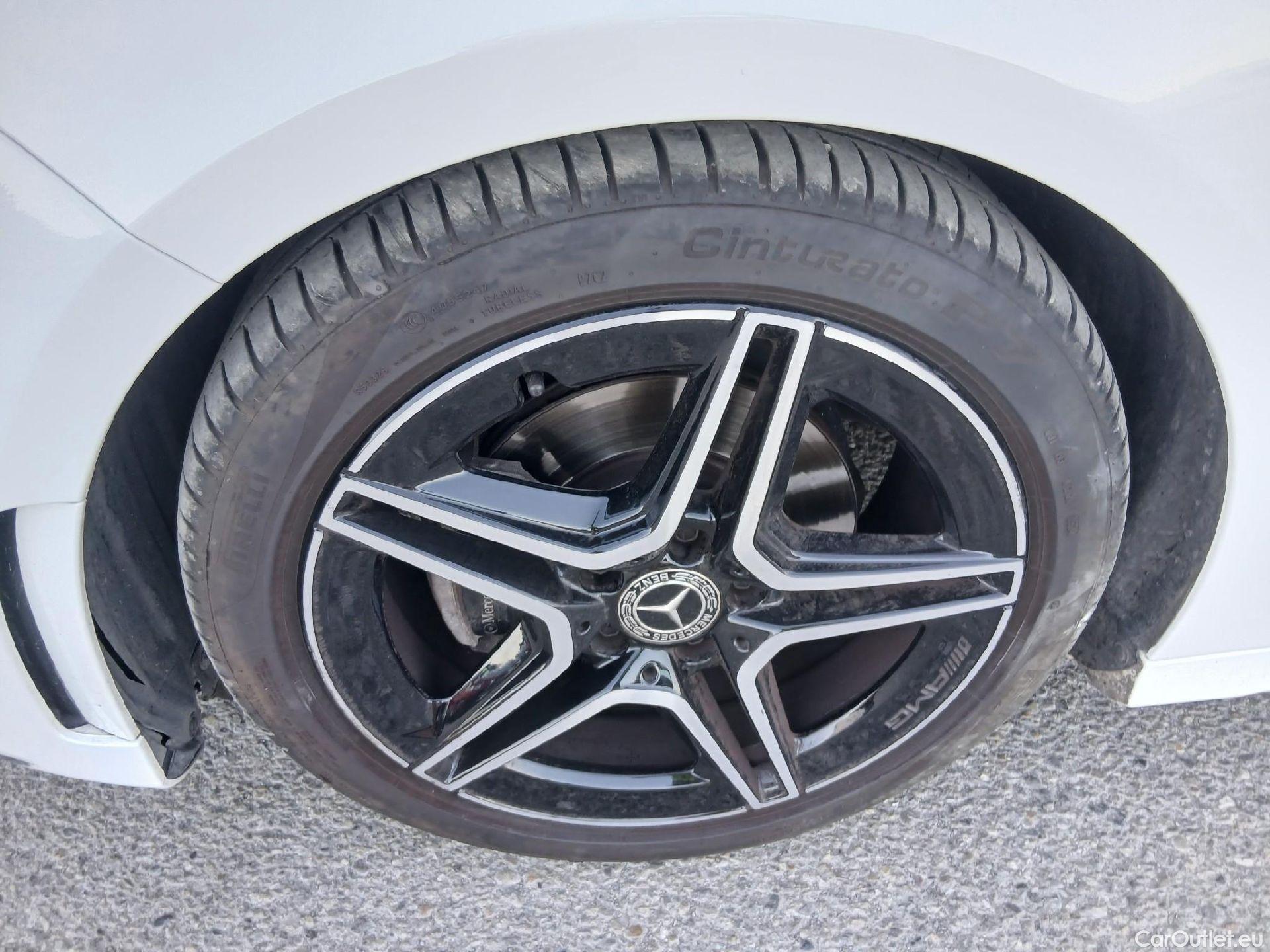 Mercedes  A-Klasse MERCEDES-BENZ Clase A / 2018 / 5P / berlina con portón A 200 #3