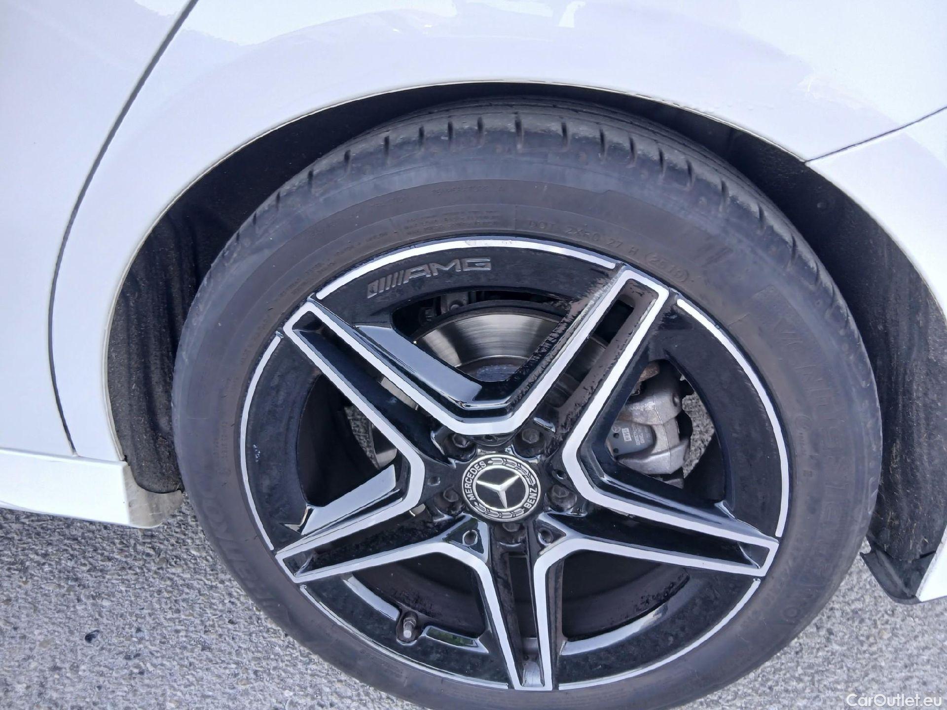  Mercedes  A-Klasse MERCEDES-BENZ Clase A / 2018 / 5P / berlina con portón A 200 #11