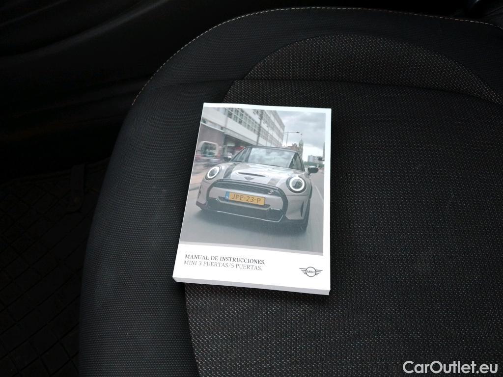  Mini  Mini   / 2021 / 3P / berlina con portón ONE #10