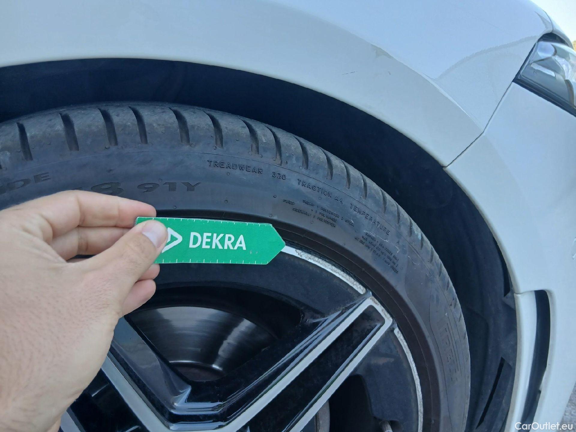  Mercedes  A-Klasse MERCEDES-BENZ Clase A / 2018 / 5P / berlina con portón A 200 #26