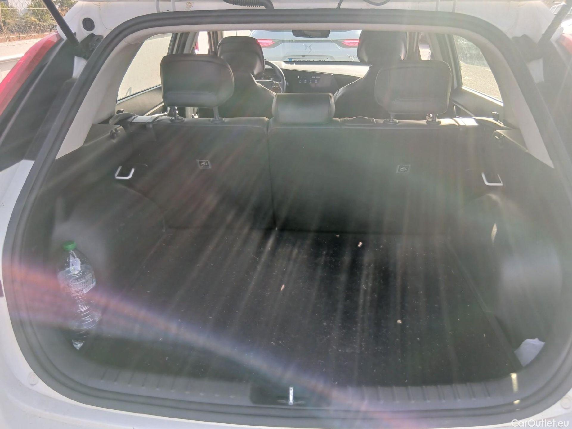  KIA  Niro KIA  / 2022 / 5P / crossover 1.6 GDi HEV 104kW (141CV) Drive #31